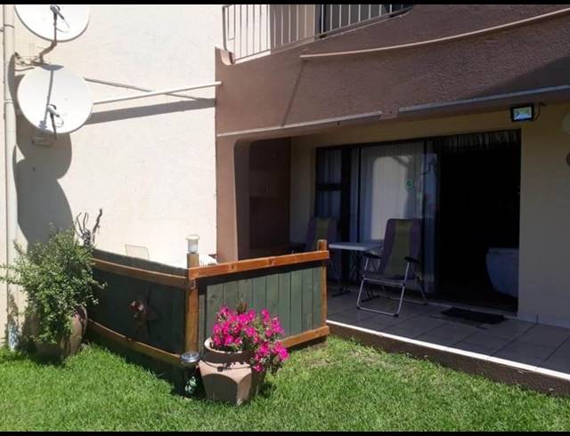 2 BEDROOM APARTMENT FOR SALE IN PALM BEACH